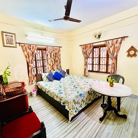 Spacious Apt With Antique Furniture ,Ac & Kitchen Kolkata Ngoại thất bức ảnh