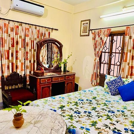 Spacious Apt With Antique Furniture ,Ac & Kitchen Kolkata Ngoại thất bức ảnh