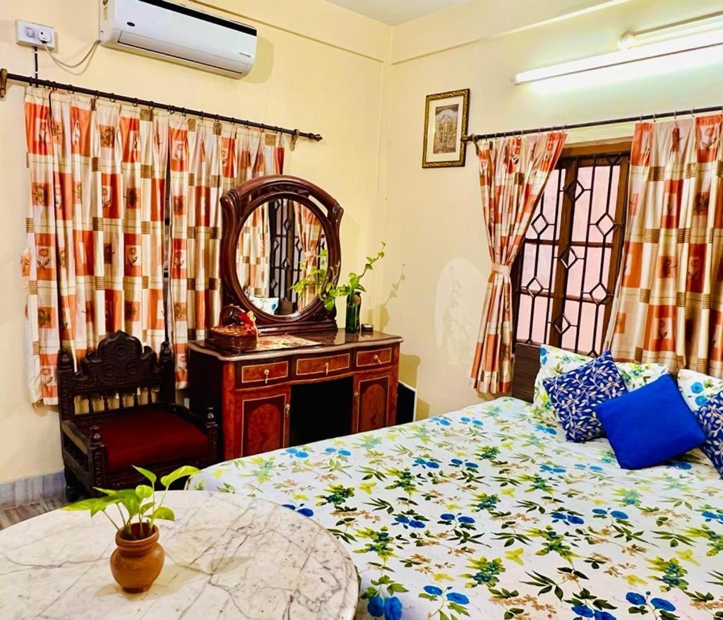 Spacious Apt With Antique Furniture ,Ac & Kitchen Kolkata Ngoại thất bức ảnh