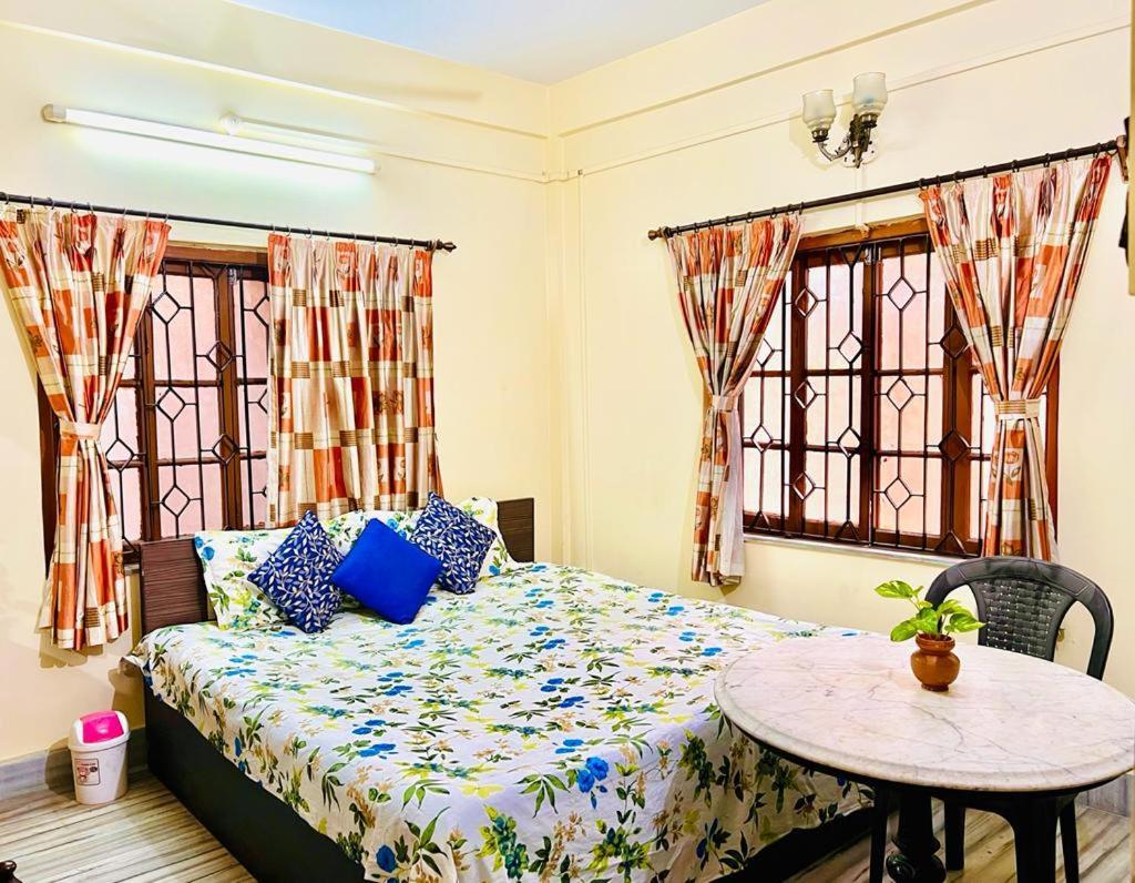 Spacious Apt With Antique Furniture ,Ac & Kitchen Kolkata Ngoại thất bức ảnh