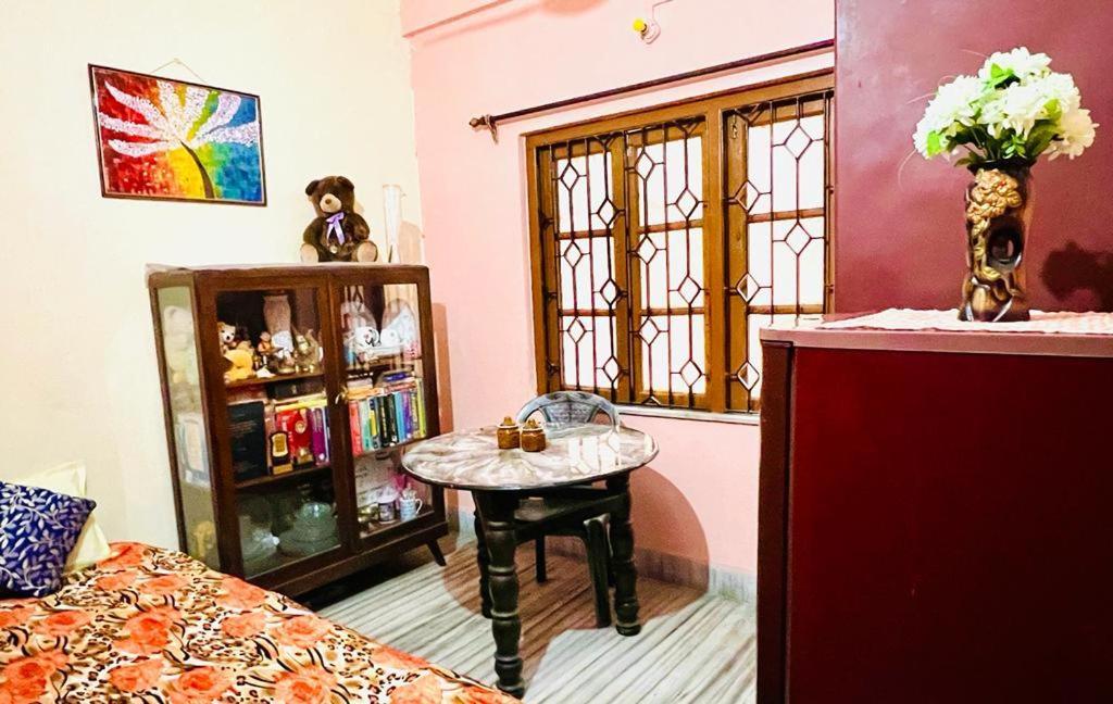 Spacious Apt With Antique Furniture ,Ac & Kitchen Kolkata Ngoại thất bức ảnh