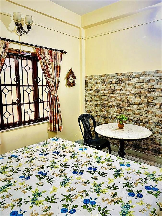 Spacious Apt With Antique Furniture ,Ac & Kitchen Kolkata Ngoại thất bức ảnh