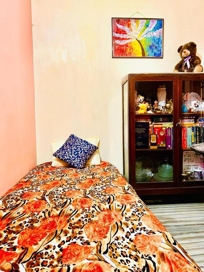 Spacious Apt With Antique Furniture ,Ac & Kitchen Kolkata Ngoại thất bức ảnh